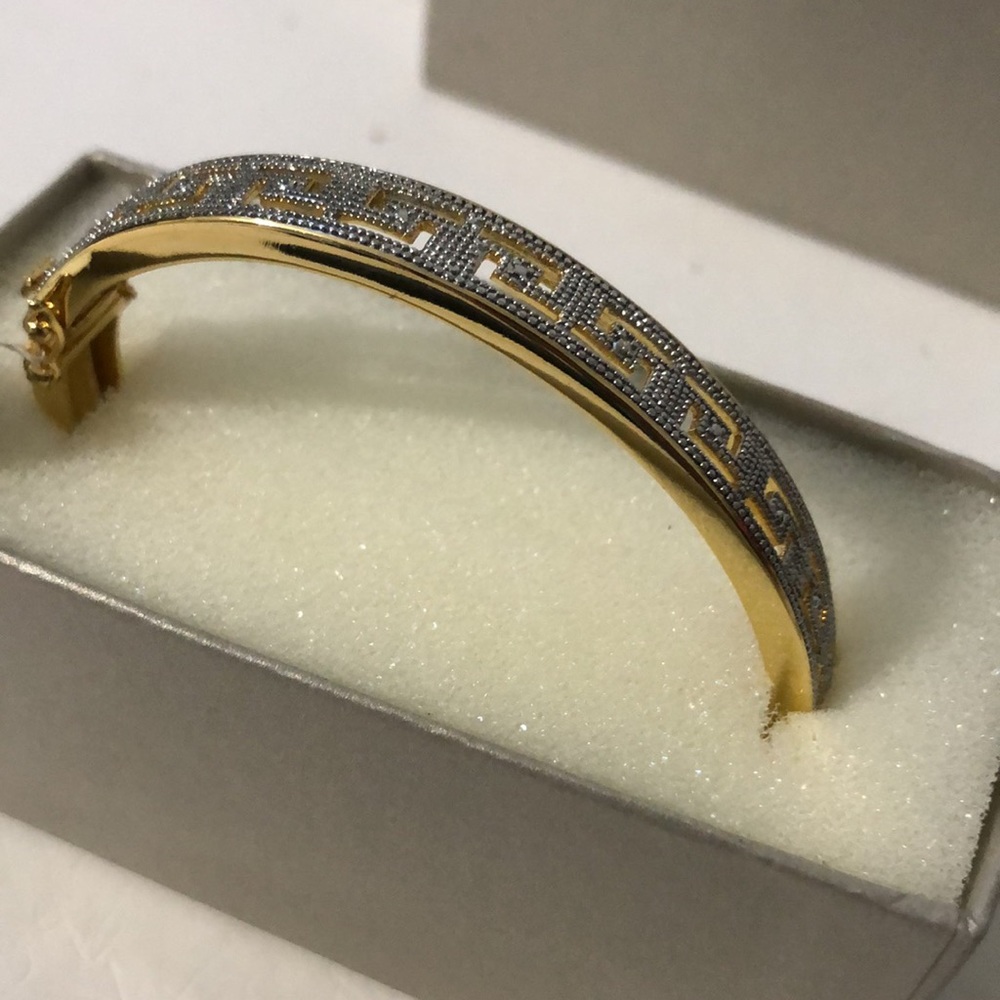 NWT women’s diamond accent fine silver bangle bracelet - Picture 2 of 3
